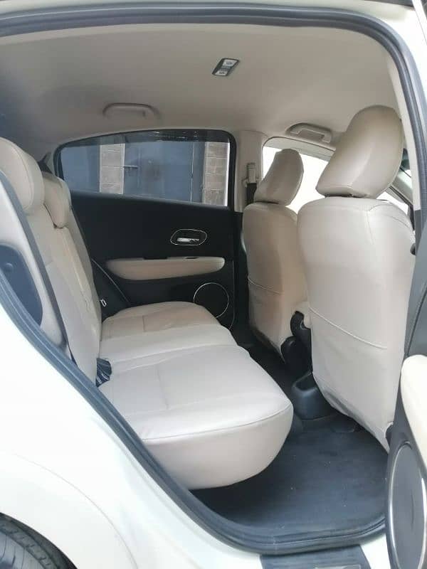 HONDA VEZEL HYBRID Z PACKAGE (WHITE INTERIOR) 14