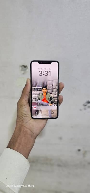 xs max 3