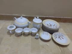 dinner set of ceramic some pieces are not full