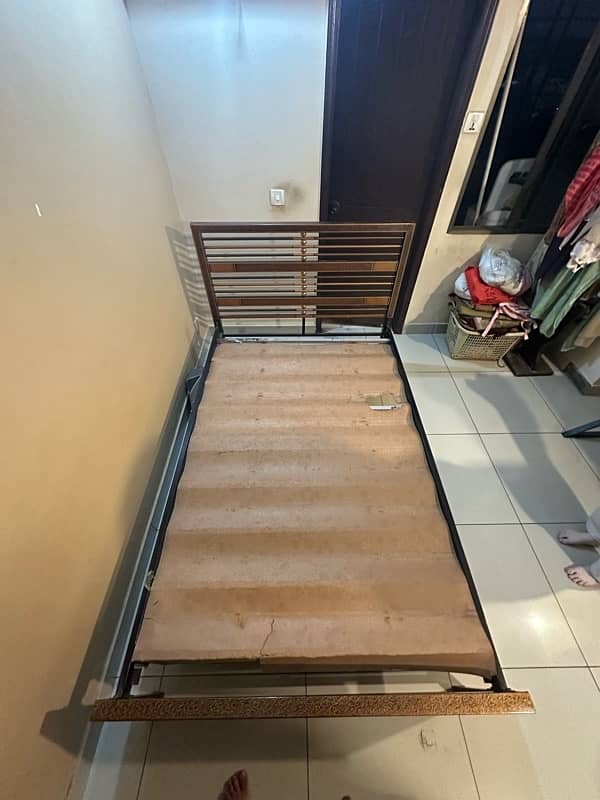 Single iron bed 0