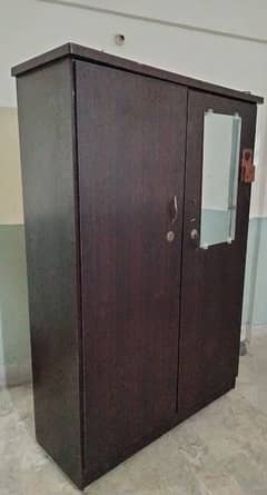 Double Door Wooden Sheet Wardrobe in Excellent Condition