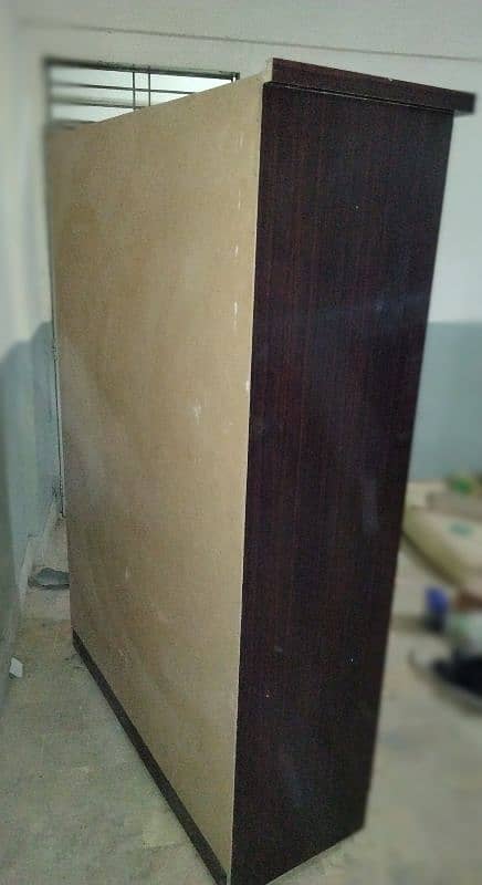 Double Door Wooden Sheet Wardrobe in Excellent Condition 4