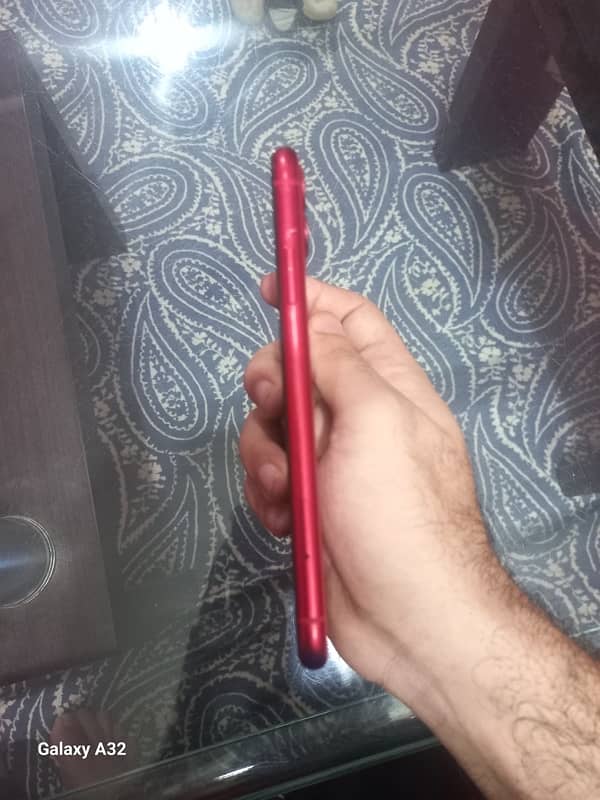 Iphone 11 Non Pta 128 GB  Red Colour 3