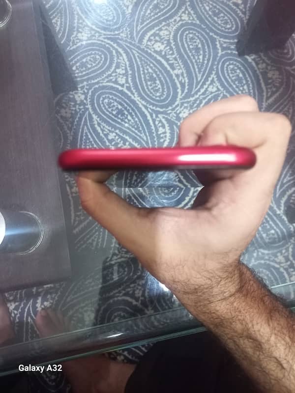 Iphone 11 Non Pta 128 GB  Red Colour 4