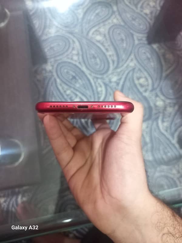 Iphone 11 Non Pta 128 GB  Red Colour 5