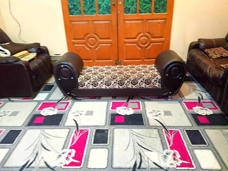 3 seater dewan sofa urgent sale 20,000 0