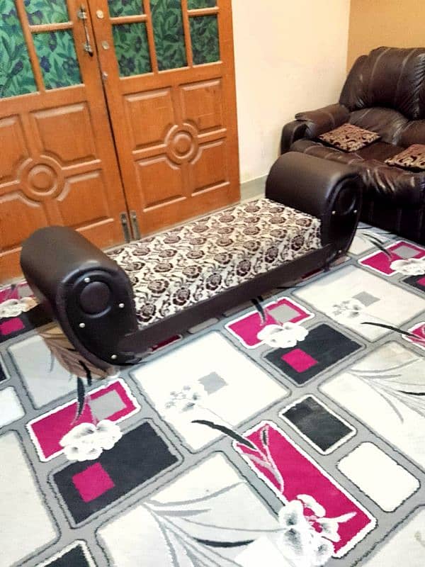 3 seater dewan sofa urgent sale 20,000 2