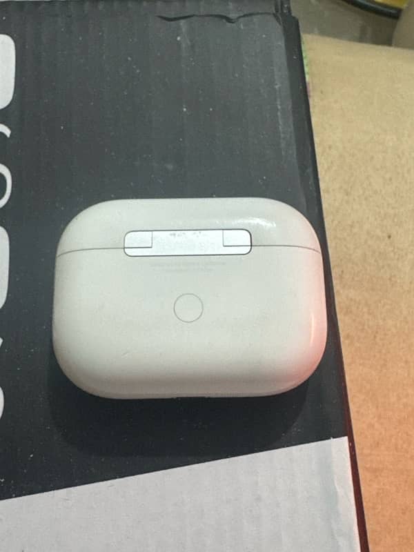 Apple AirPods Pro 1 with MagSafe Charging Case 1