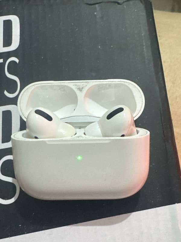 Apple AirPods Pro 1 with MagSafe Charging Case 2