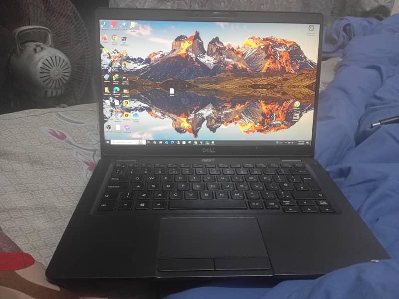 Latitude 5300  i7 8th gen 16/256 0