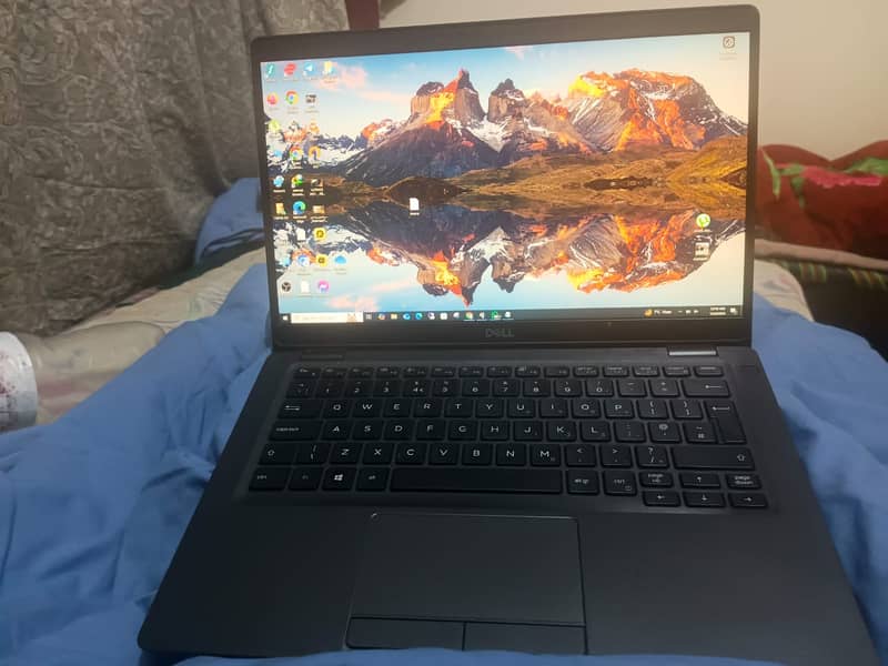 Latitude 5300  i7 8th gen 16/256 2