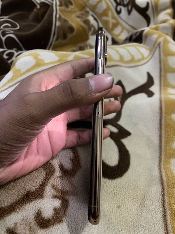 iPhone xs max 256 gb FU urgent sell 1