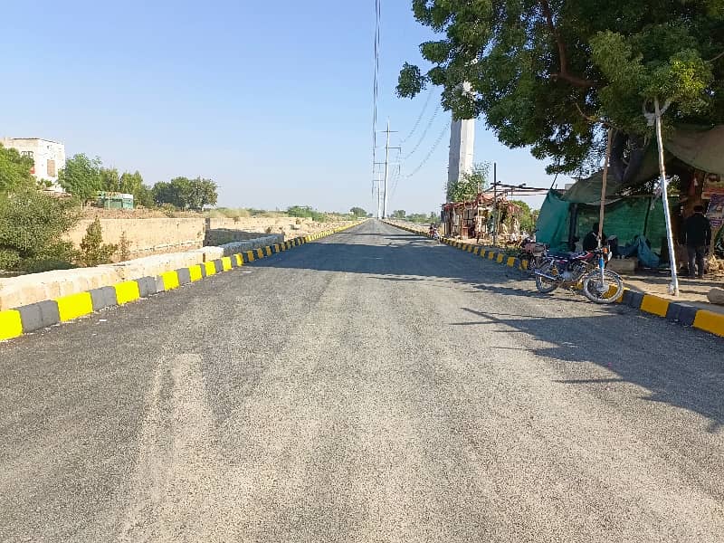 100 Sq Yard Main 150 ft wide road Commercial for sale in PIR AHMED ZAMAN TOWN 5