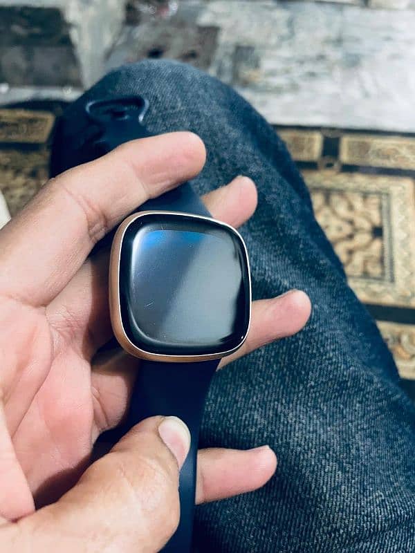 Fitbit Versa 3 2