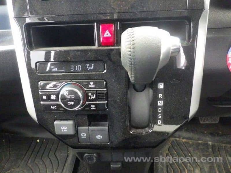 Toyota Roomy 2024/2021 custom G push start 7