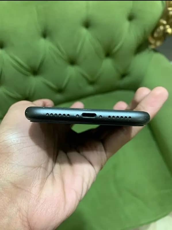 Iphone 11 64gb 100 hlth LLA model 2