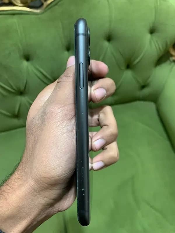 Iphone 11 64gb 100 hlth LLA model 4