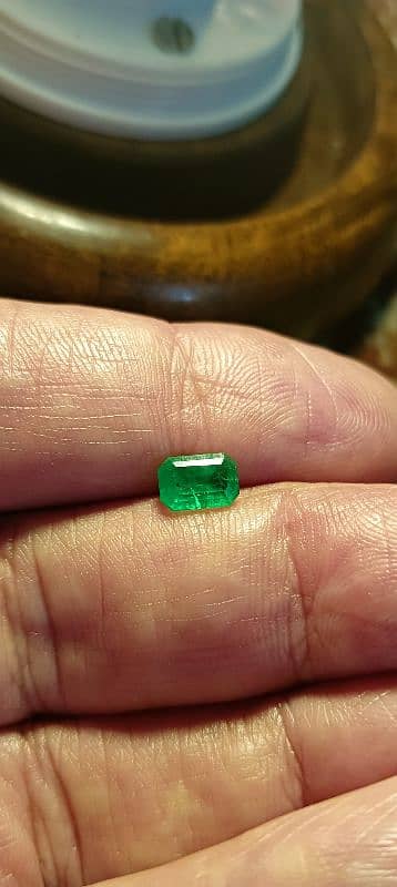 Natural Emeralds Swat (0.90 cents) 11