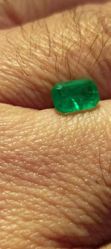 Natural Emeralds Swat (0.90 cents) 12