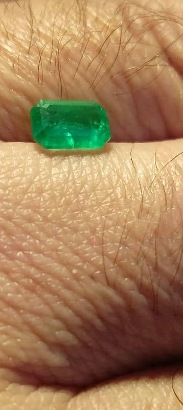 Natural Emeralds Swat (0.90 cents) 14