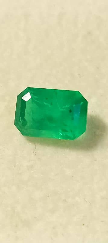 Natural Emeralds Swat (0.90 cents) 15