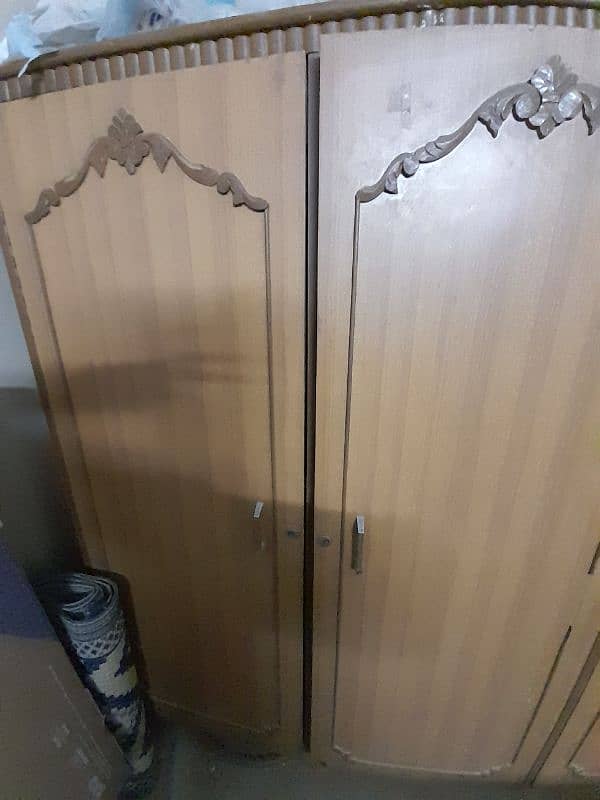 3 door cupboard old antique fix price 7