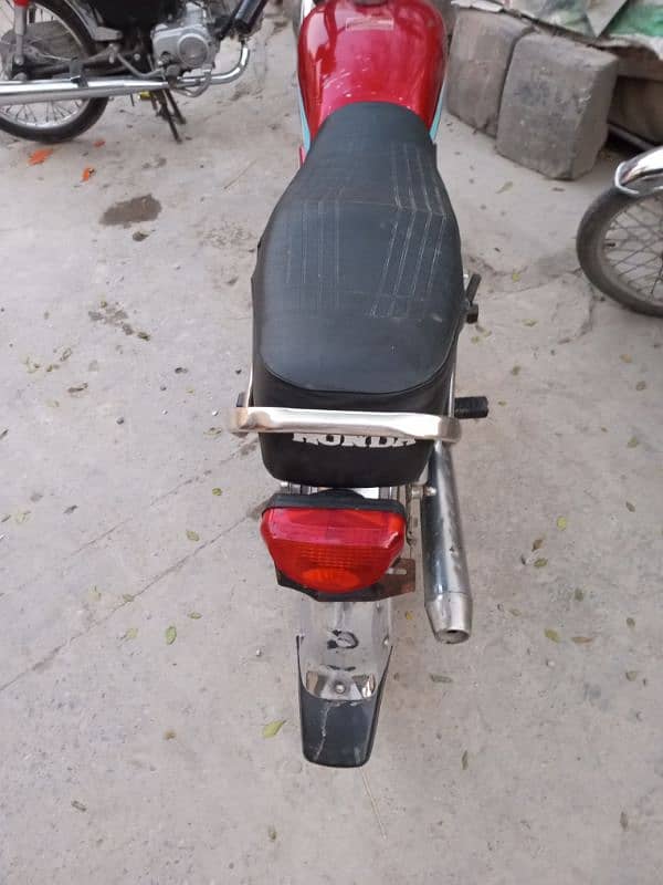 Hero bike hy bilkul ok hy. . . nmbr nhi lga unregistered 2