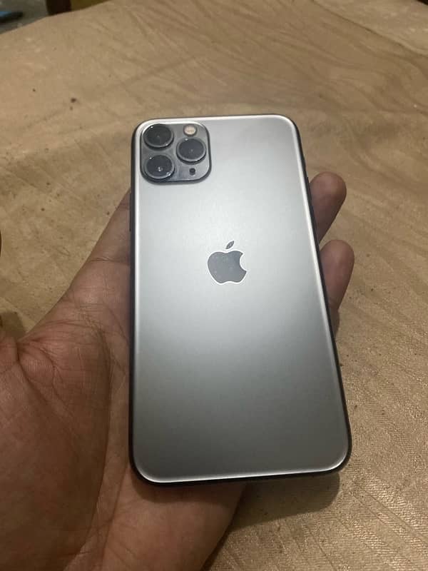 I phone 11 pro Factory Unlock 64 gb 8