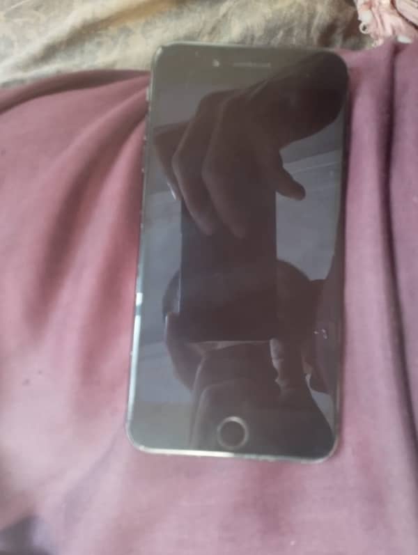 I m selling iPhone 7 Plus 1