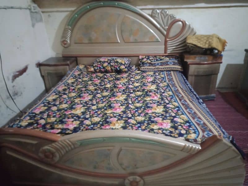 ful deco paint urgent sale king size bed 3