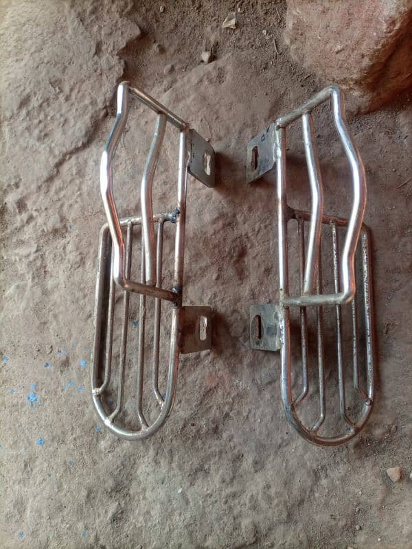 Honda 125 Back footrest. 0