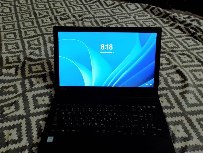 Toshiba laptop i3 8th generation Slim, lightweight 0