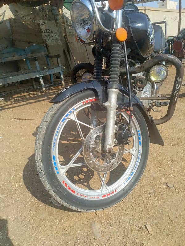 Suzuki 150 full ok bike Karachi nmbr mere Naam he 1st owner he 1