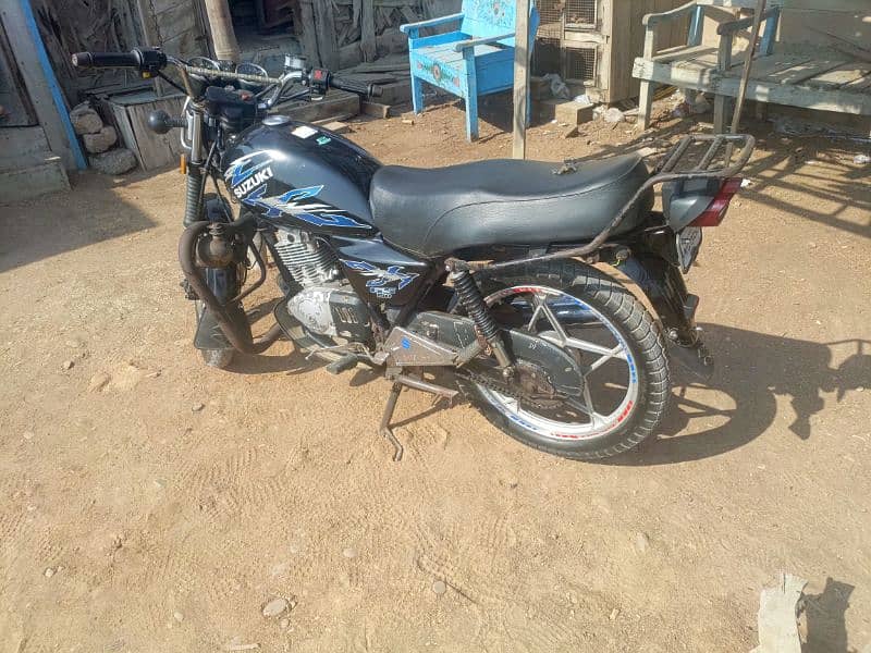 Suzuki 150 full ok bike Karachi nmbr mere Naam he 1st owner he 3