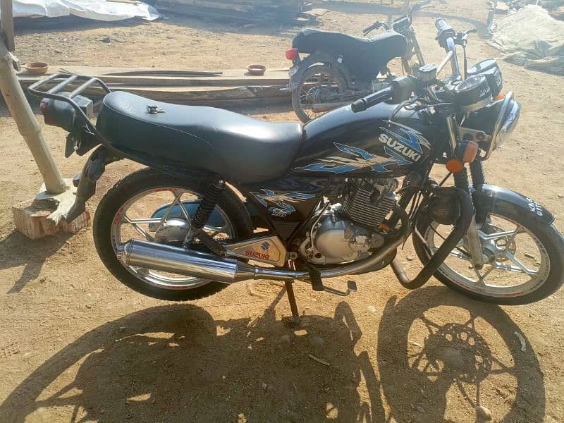 Suzuki 150 full ok bike Karachi nmbr mere Naam he 1st owner he 4