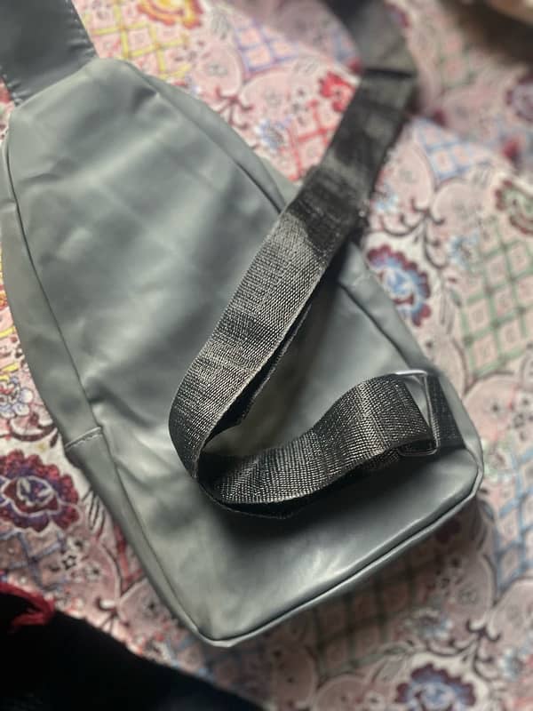 Mens shoulder bag grey color new condition 2