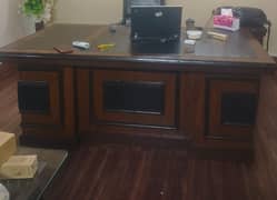 Office Executive | Master Table Looks Like New