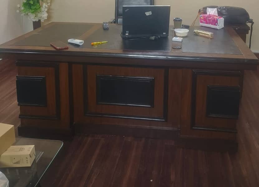 Office Executive | Master Table Looks Like New 0