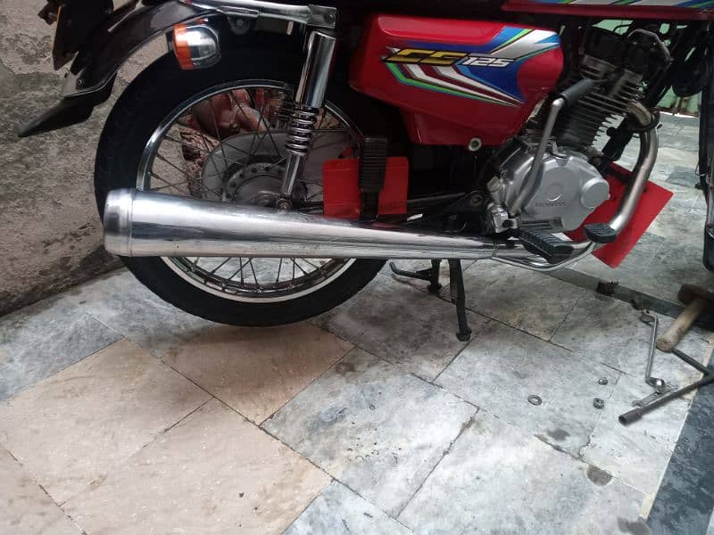 honda 125 ka orginal clancer achi condition ma available ha 3