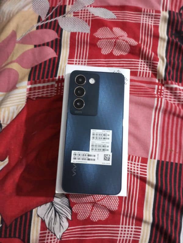 Vivo y100 8+8gb All accerries official PTA approved 11 month warranty 1