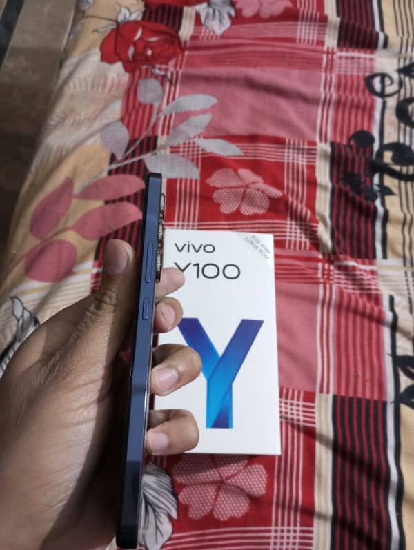 Vivo y100 8+8gb All accerries official PTA approved 11 month warranty 5