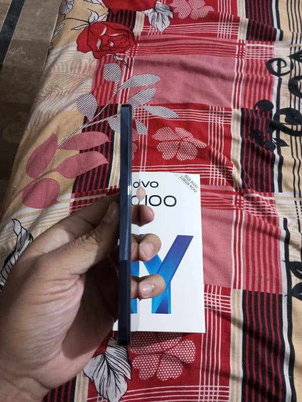 Vivo y100 8+8gb All accerries official PTA approved 11 month warranty 7