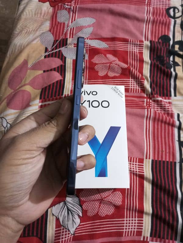 Vivo y100 8+8gb All accerries official PTA approved 11 month warranty 11