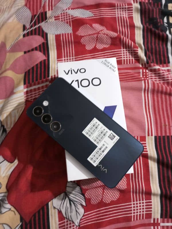 Vivo y100 8+8gb All accerries official PTA approved 11 month warranty 12