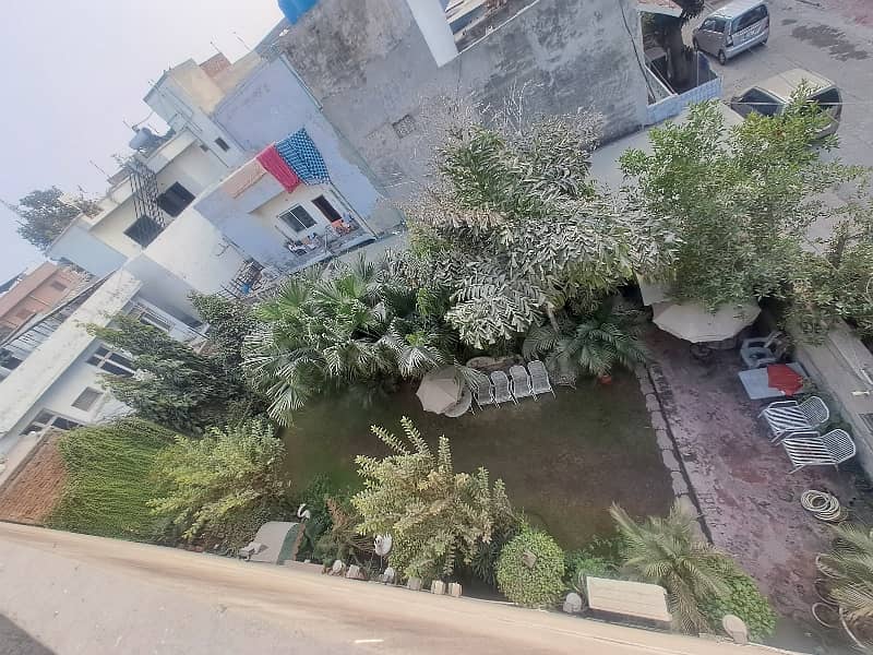 Prominently-Located Residential Plot Available In Allama Iqbal Town - Nishtar Block For sale 2