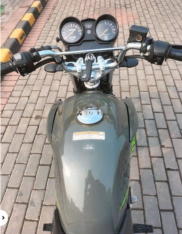 YAMAHA YBR125 G 6