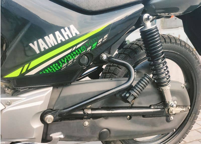 YAMAHA YBR125 G 9