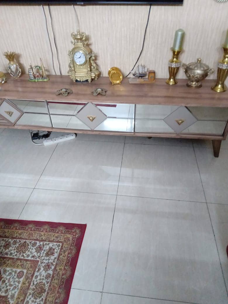 TV CONSOLES + TABLE ( IMPORTED FROM UAE) 10/10 CONDITION 3