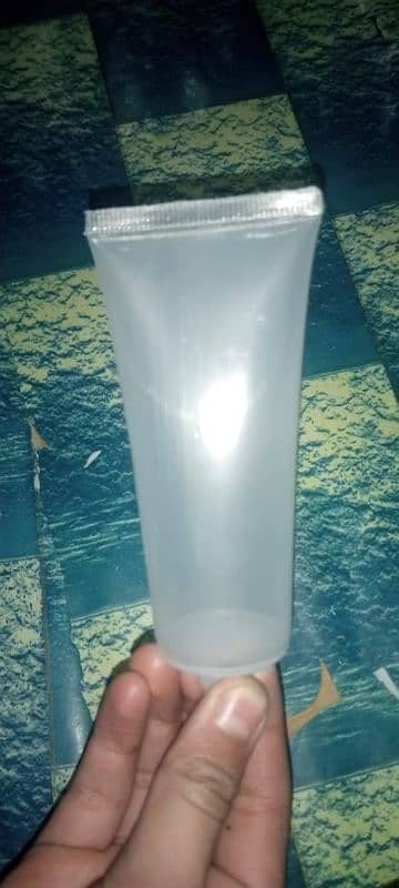 plastic tube available only rs 32 . . . . . . 03004044184 1