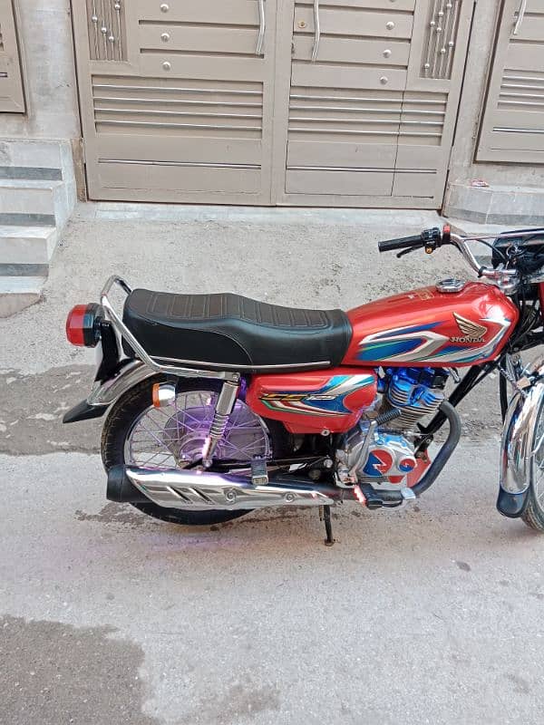 Honda 125 model 2022 new condition 10 by10 serious buyer cl me 3